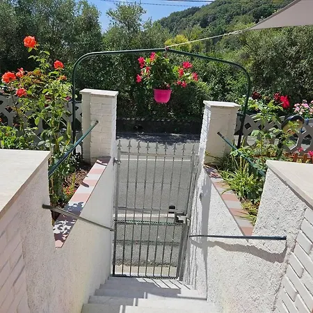 Holiday home Casa Arcobaleno - Giardino E Parcheggio Gratuito La Spezia